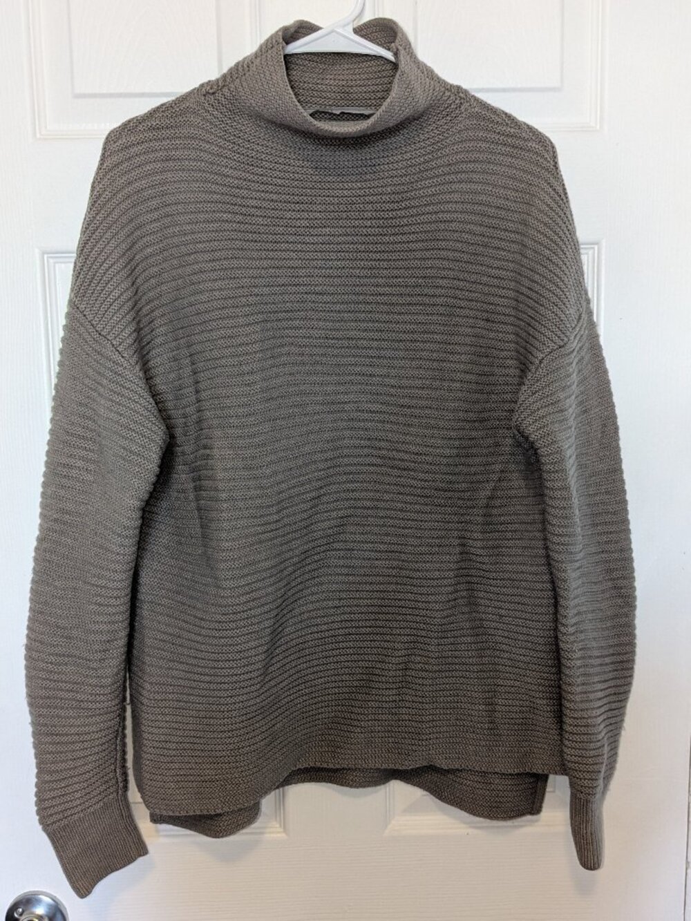 Athleta Merino Wool Sweater Womens Medium Taupe Gray Minimalist Cozycore Knit